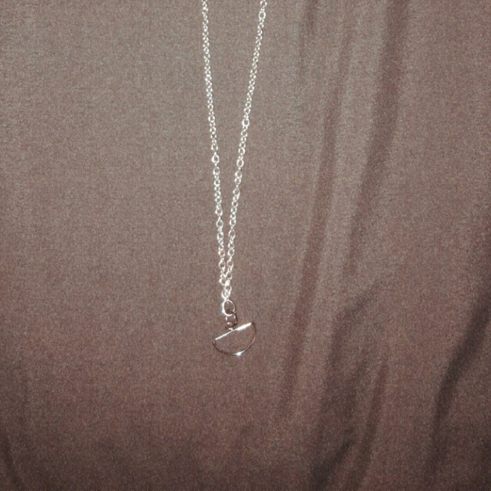 ☁︎ chain necklace with simi-circle pendant
